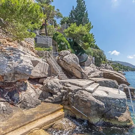 Private Jana Villa *